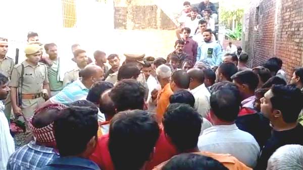 दूसरे पक्ष से भी दो लोग गंभीर रूप से घायल 