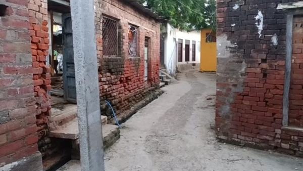 आरोपी हैं फरार इसलिए डरा हुआ है परिवार