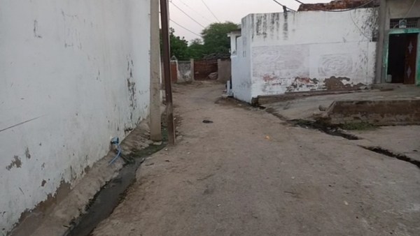 पुलिस कर रही है आरोपियों की तलाश