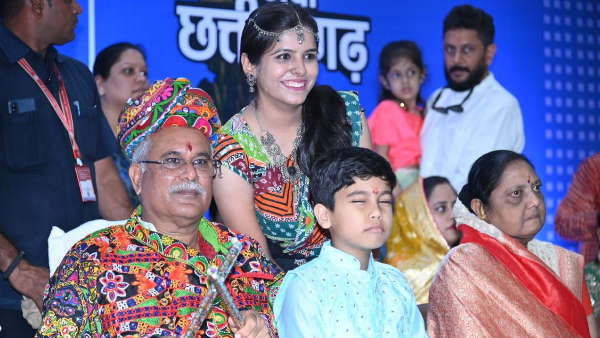 सीएम हाउस में हुआ गरबा का आयोजन सीएम हाउस में हुआ गरबा का आयोजन