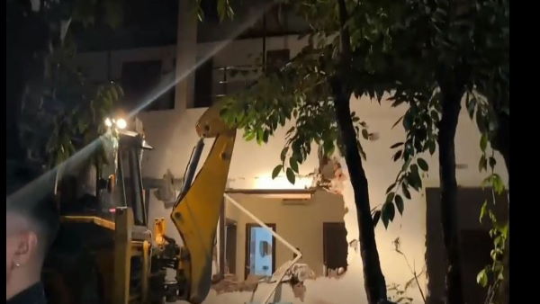 विपक्ष का आरोप, रिजॉर्ट पर बुलडोजर चलाने से साक्ष्य मिटने का खतरा 