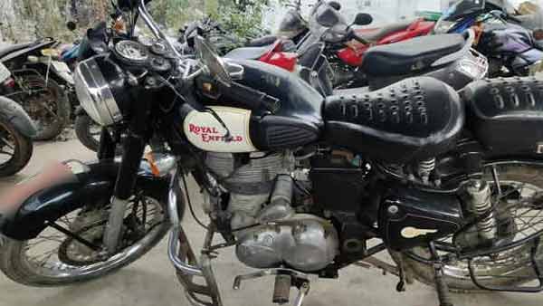 चौराहे से डेढ़ साल पहले बाइक हुई थी चोरी