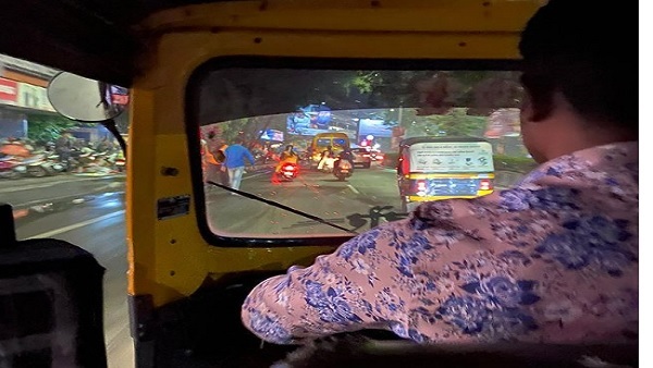 पैदल चलकर लिया ऑटो पैदल चलकर लिया ऑटो