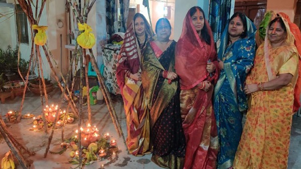 कई वर्षों से मना रहे छठ पर्व कई वर्षों से मना रहे छठ पर्व