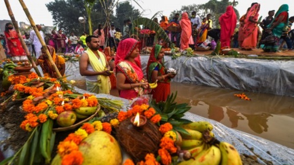 छठ पूजा में पुजारी की जरूरत क्यों नहीं होती? 