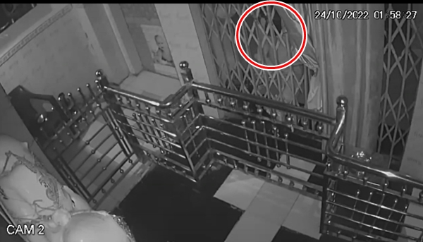 दिवाली के एक दिन पहले रात को वारदात दिवाली के एक दिन पहले रात को वारदात