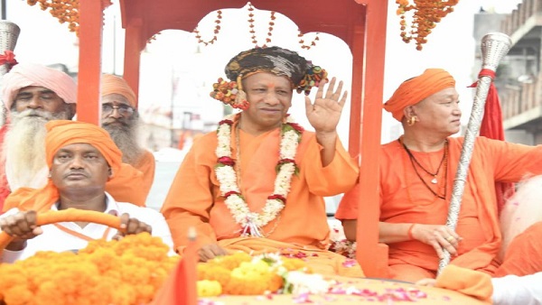जब रथ पर सवार हुए पीठाधीश्वर