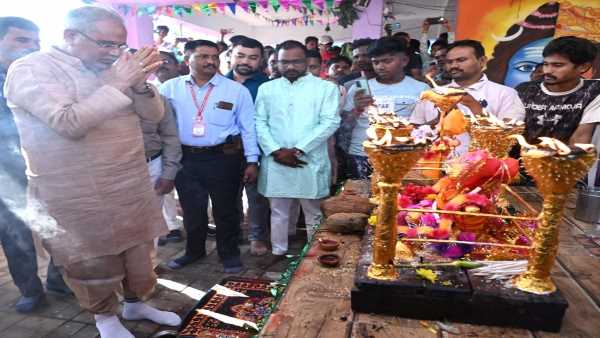 जनता के प्यार के आगे सीएम भूल जाते हैं प्रोटोकॉल जनता के प्यार के आगे सीएम भूल जाते हैं प्रोटोकॉल