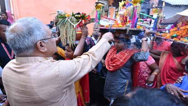 गौरा-गौरी पूजा कर प्रदेश के खुशहाली की कामना गौरा-गौरी पूजा कर प्रदेश के खुशहाली की कामना