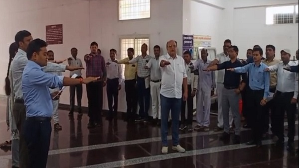 कलेक्टोरेट में भी सरदार पटेल को याद किया गया कलेक्टोरेट में भी सरदार पटेल को याद किया गया