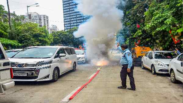 मुंबई में बिना अनुमति बिक्री पर पाबंदी मुंबई में बिना अनुमति बिक्री पर पाबंदी