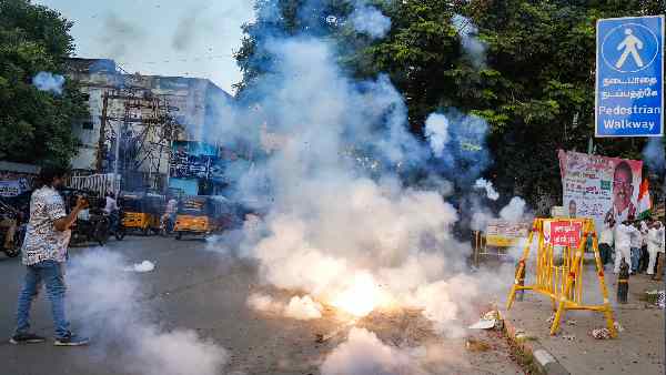 चेन्नई में दो घंटे तक ग्रीन पटाखे जलाने की छूट चेन्नई में दो घंटे तक ग्रीन पटाखे जलाने की छूट