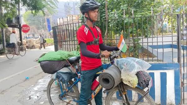 12 हज़ार KM का सफर तय कर चुके हैं योगेश 12 हज़ार KM का सफर तय कर चुके हैं योगेश