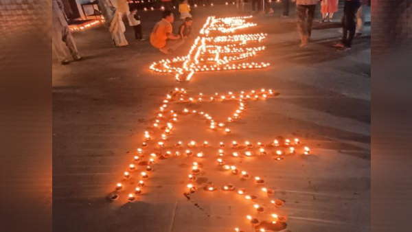 कौशल्या मंदिर प्रांगण को किया गया 31 हजार दीयों से रोशन 