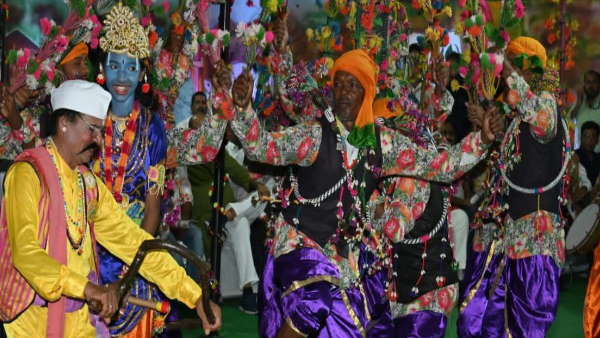 सीएम ने लिया राउत नाचा का आनंद 