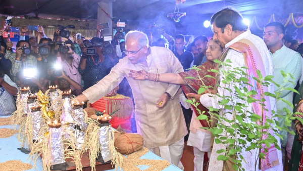 मुख्यमंत्री ने की सपरिवार पूजा 