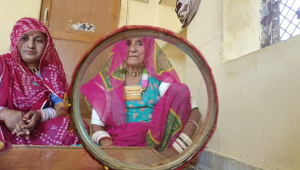 अब वे वीजा लेकर भारत आएंगे अब वे वीजा लेकर भारत आएंगे