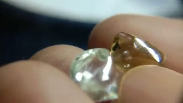 उथली हीरा खदानों से निकले 200 हीरे रखे जाएंगे उथली हीरा खदानों से निकले 200 हीरे रखे जाएंगे