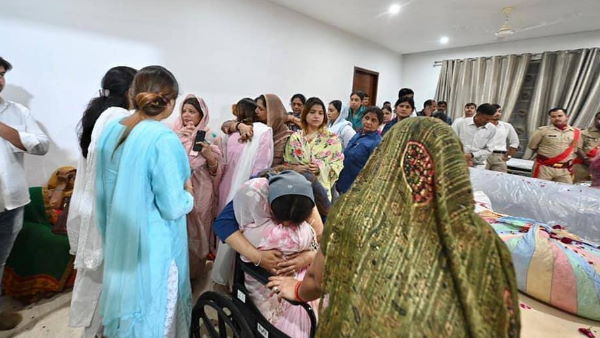 सैफई में उमड़ा कार्यकर्ताओं का हुजूम सैफई में उमड़ा कार्यकर्ताओं का हुजूम