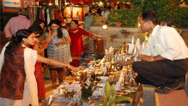 ठग ने शिक्षक के पैसों से खरीदे एक लाख के गहने