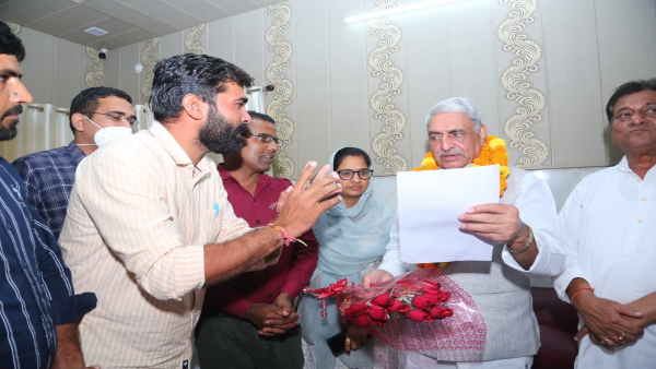राजनीतिक पद के दुरुपयोग का मामला