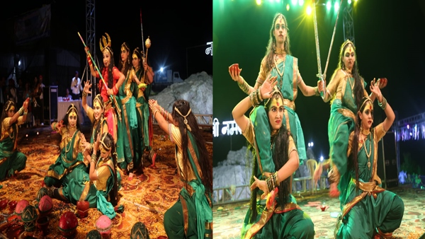 दुर्गा स्तुति पर नृत्य की प्रस्तुति दुर्गा स्तुति पर नृत्य की प्रस्तुति