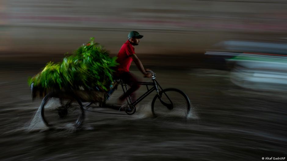 कम दबाव के असर की वजह से दक्षिण-पश्चिमी मानसून के अंत में देर हुई है