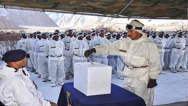 राजनीतिक दल रिजर्व चुनाव चिन्ह में बदलाव की मांग कर सकते हैं ?