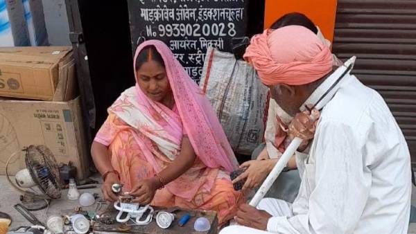 ‘इलेक्ट्रेशियन देवी’ के नाम से मशहूर हुई सीता ‘इलेक्ट्रेशियन देवी’ के नाम से मशहूर हुई सीता