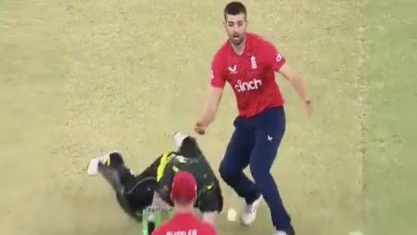 सोशल मीडिया पर मैथ्यू वेड को पड़ी गालियां