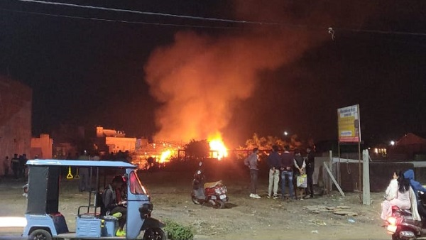 Sagar: अमन मैरिज गार्डन में लगी भीषण आग, पूरा सामियाना खाक