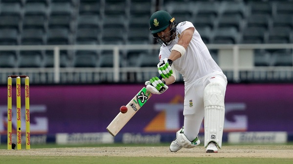 हम बहुत चौकस होकर देख रहे थे हम बहुत चौकस होकर देख रहे थे