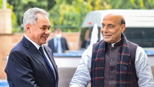 रूस ने डर्टी बम को लेकर राजनाथ से चर्चा की रूस ने डर्टी बम को लेकर राजनाथ से चर्चा की