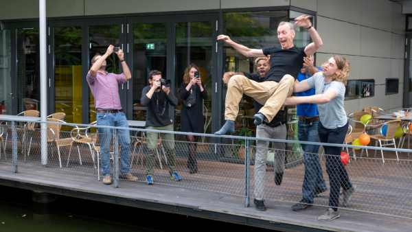 तालाब में नोबेल पुरस्कार विजेता तालाब में नोबेल पुरस्कार विजेता