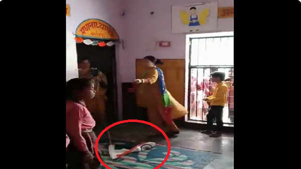 तिरंगे का हुआ अपमान