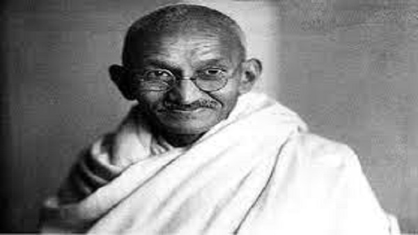 टी स्टॉल पर पी चाय