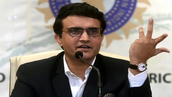 फैंस गांगुली की ट्रोल कर रहे हैं फैंस गांगुली की ट्रोल कर रहे हैं