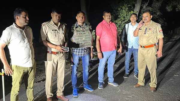 पुलिस टीम पर करने लगा फायर