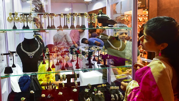  दिवाली तक और चमकेगा सोना