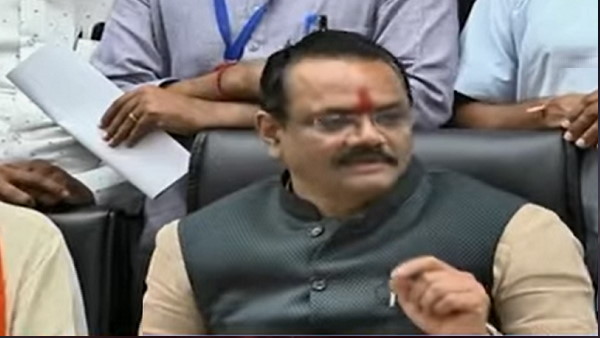 Gujarat Government cuts VAT on CNG, PNG price by 10%, Its a big gift on diwali Gujarat Government cuts VAT on CNG, PNG price by 10%, Its a big gift on diwali