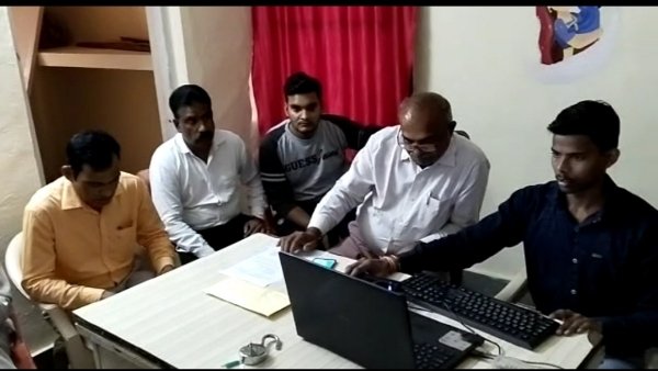 मुंगावली में पदस्थ कर्मचारी ने की शिकायत