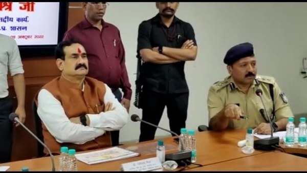 गृहमंत्री ने ली पुलिस अधिकारियों की बैठक