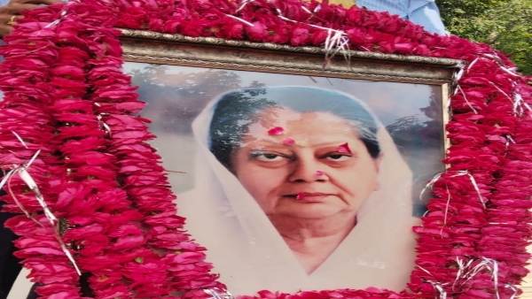 सिंधिया परिवार की जन सेवा करने की रही है लंबी परंपरा