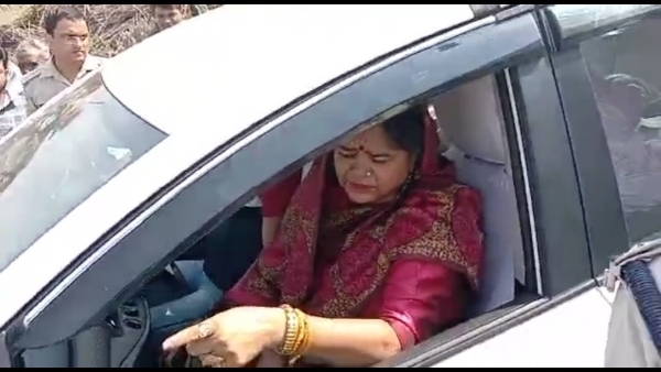 इमरती देवी के सामने महिलाओं ने सुनाई खरी-खोटी