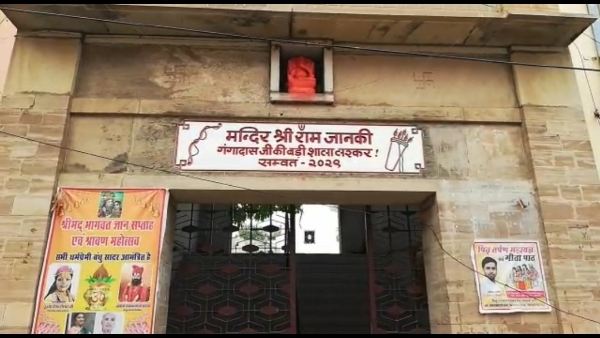 हर साल धूमधाम से होता है शस्त्र पूजन