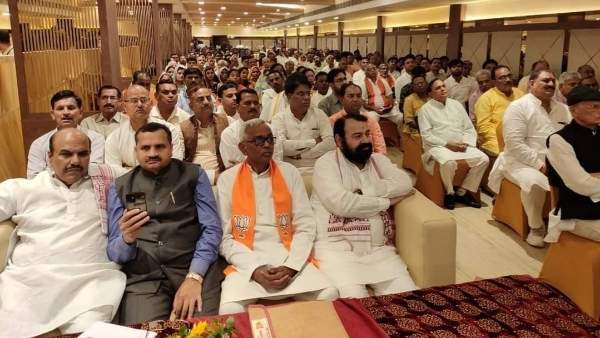 केंद्रीय मंत्री सिंधिया और तोमर समेत राज्य के आधा दर्जन मंत्री तैयारियों में जुटे