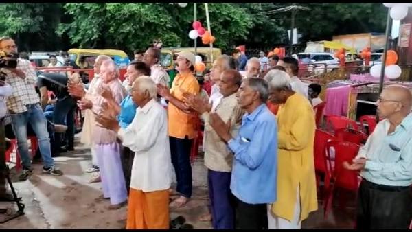 लोकार्पण करते ही बजने लगी तालियां