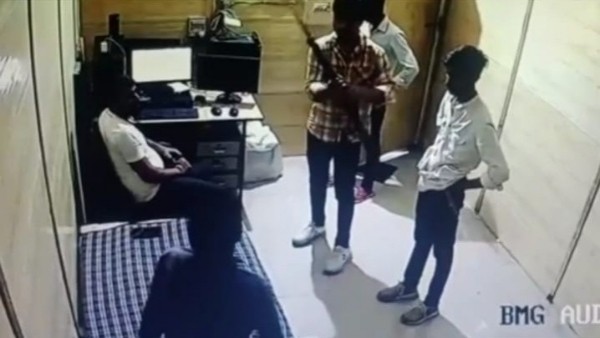 टोल टैक्स देने की बजाय वसूला जा रहा हैं टेरर टैक्स टोल टैक्स देने की बजाय वसूला जा रहा हैं टेरर टैक्स