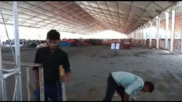 पीले चावल बांटकर किया जा रहा है जनता को आमंत्रित