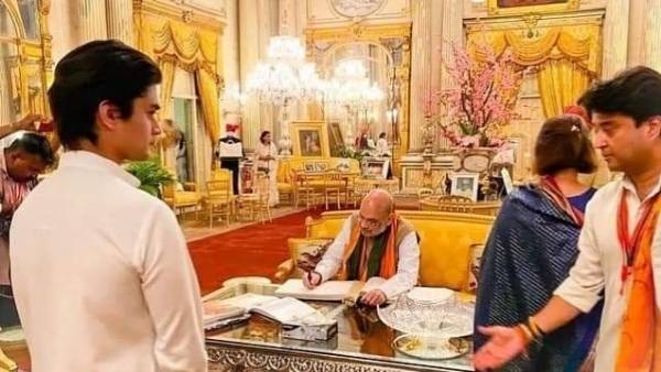 विजिटर बुक में लिखा खास संदेश